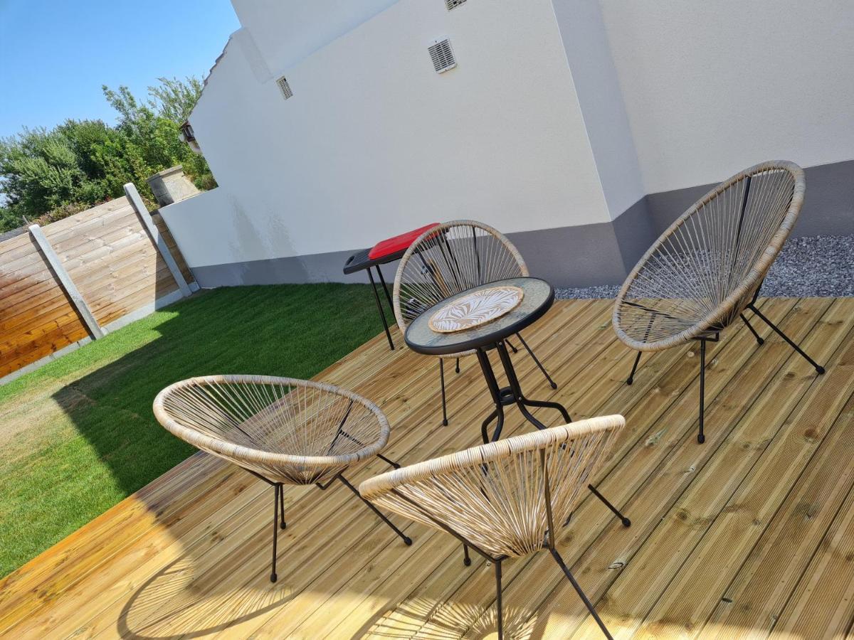 A Fleur De Spa : Maison Chaleureuse Avec Spa Privatif Et Billard. Coulogne Exterior photo